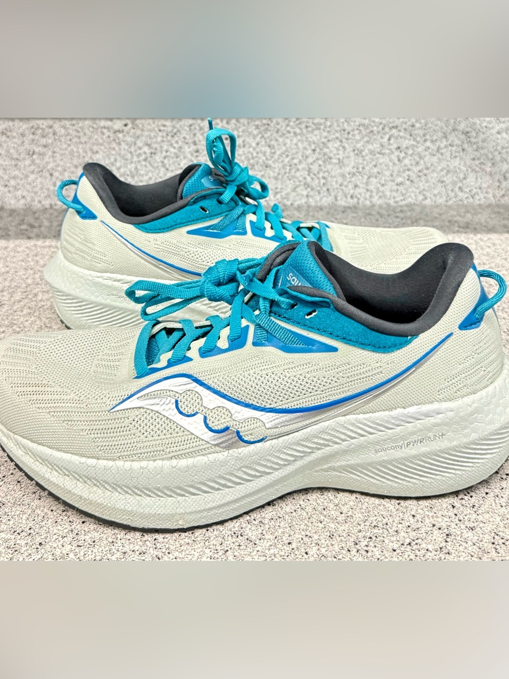 Saucony Women's Triumph 21 Road-Running Sneaker Mist/Ink S10881-20 Size 9